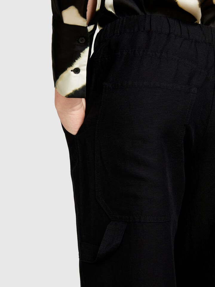 Linen blend cargo trousers - women's carrot fit trousers - Black | Sisley image number 5
